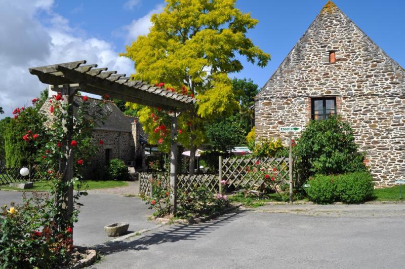 L'Auberge De La Porte Сен-Жуан-де-Гере Екстер'єр фото